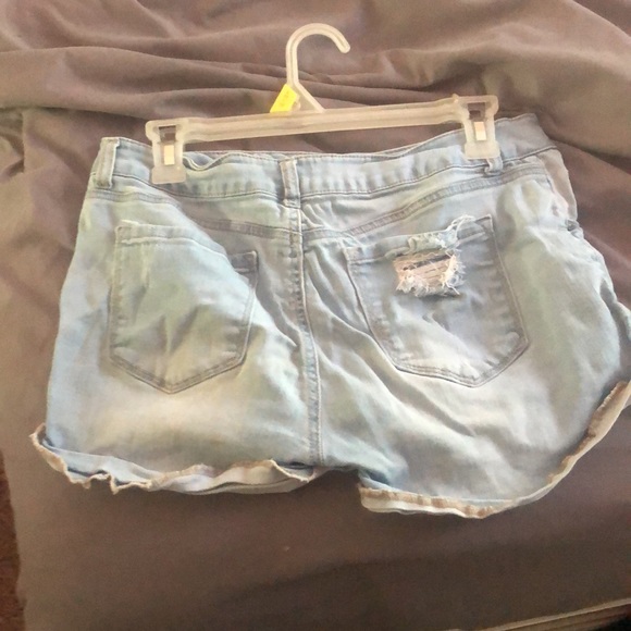 Shorts from wax Jean size large with rips - Picture 3 of 3
